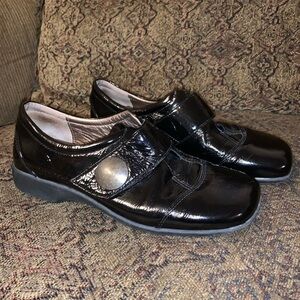Josef Seibel Naly 21 Flat black patent shoes, 38